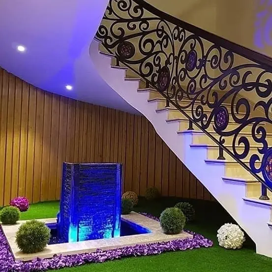 تصميم تحت الدرج تنسيق الحدائق المنزلية في الرياض.